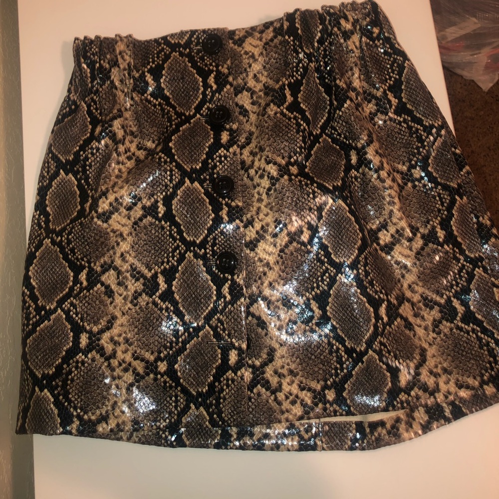 Faux leather animal print mini skirt
